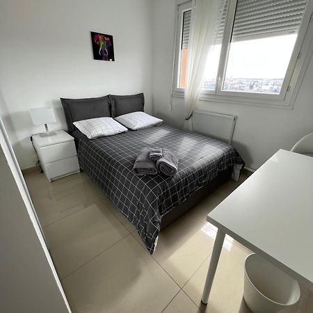 Apartamento Super 4 Pieces Refait A Neuf Villeurbanne Exterior foto