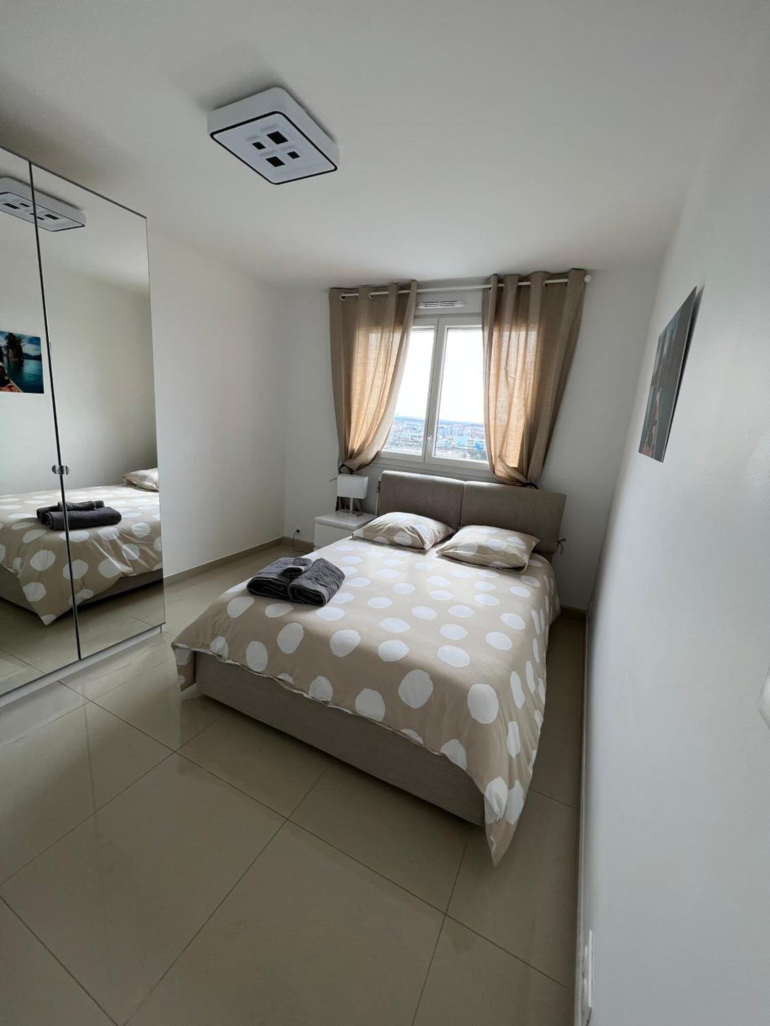 Apartamento Super 4 Pieces Refait A Neuf Villeurbanne Exterior foto